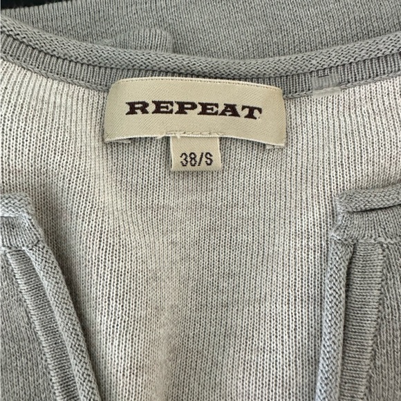 Repeat light gray sweater with 3/4 rolled sleeves - Picture 4 of 4